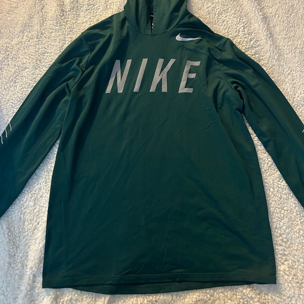🦋5/$25🦋Green Nike Long Sleeve